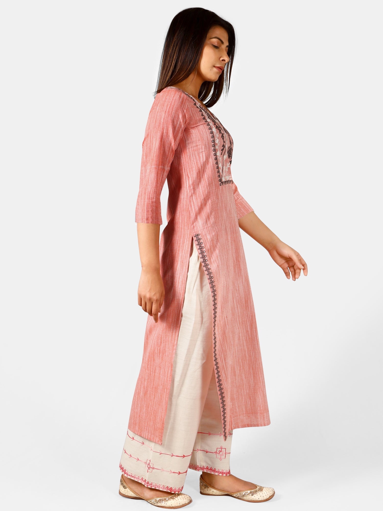 Buy Women's Peach side cut kurta with off white embroidered palazzo -  MESMORA FASHION Online at Best Price | Trendia
